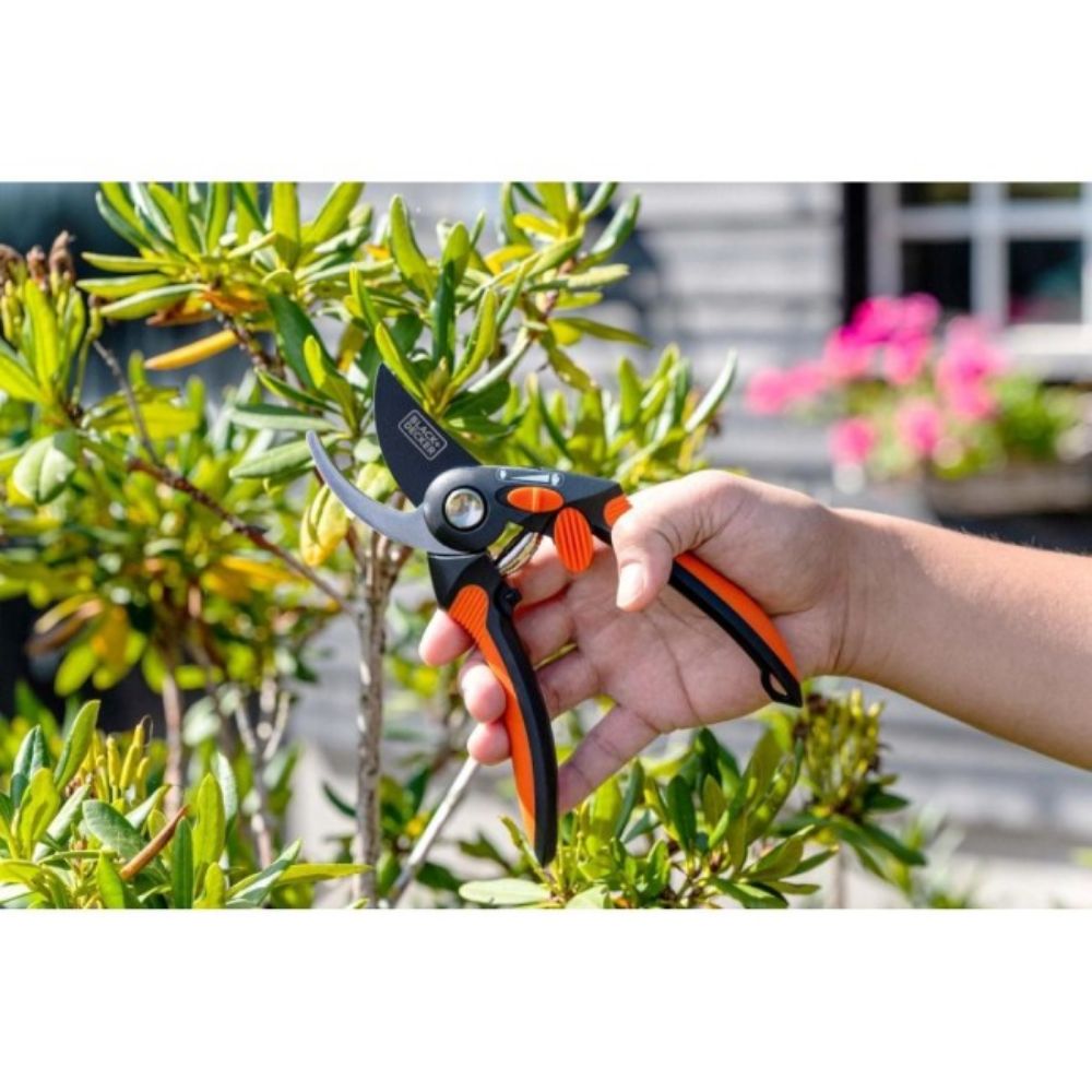 MAKAZE ZA OREZIVANJE 21.5CM  BLACK AND DECKER