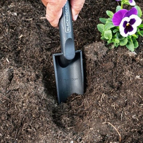 LOPATICA ZA BAŠTU  BLACK AND DECKER