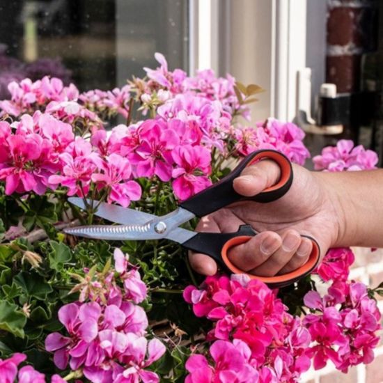 MAKAZE ZA BILJKE  BLACK AND DECKER