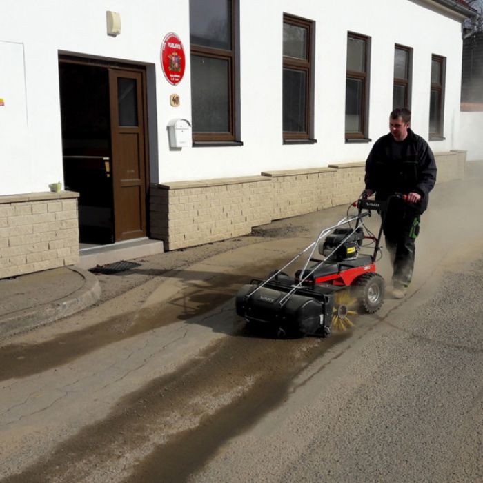 ČISTAČ-ČETKA MOTORNA ZA METENJE CB80
