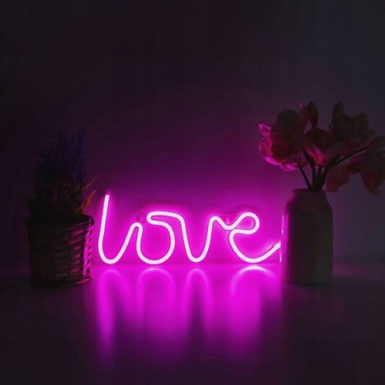 ZNAK NEON  "LOVE" 36X13 CM