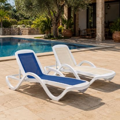 LEŽALJKA BALI SA RUKOHVATIMA BELO PLAVA